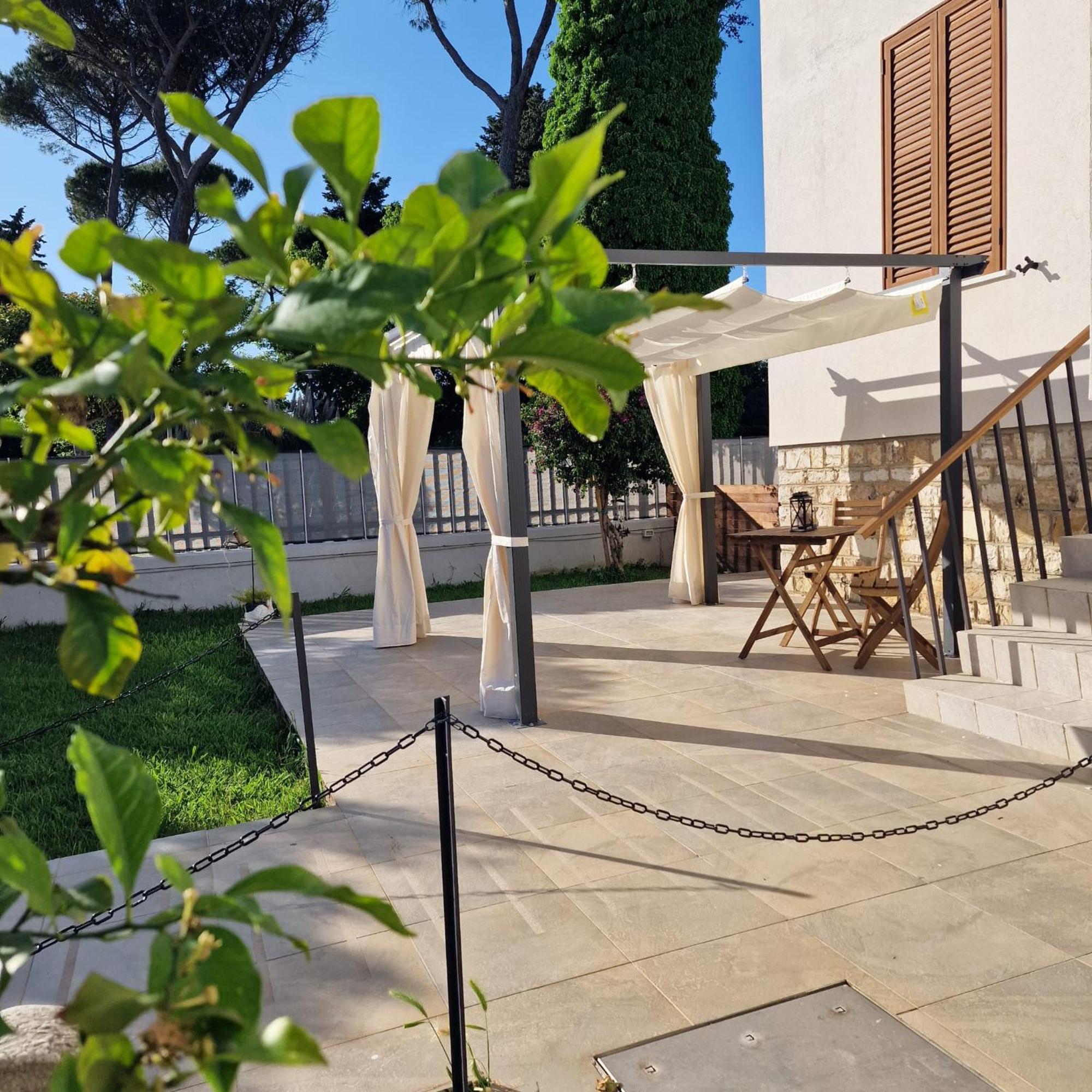 Cinzia'S House Of Mirrors Apartment Pisa Exterior photo